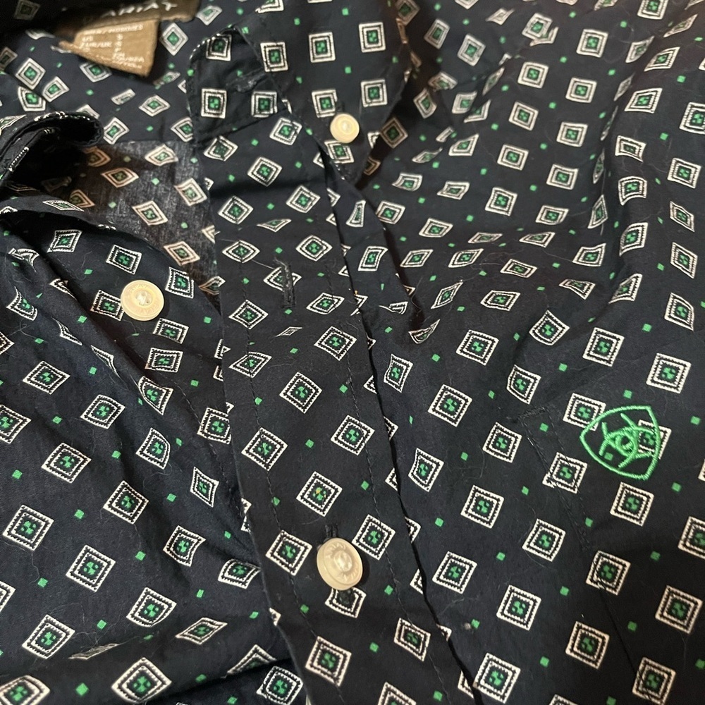 Ariat Long Sleeve Button Down
Geometric Blue Green Designed Sz S Men - Picture 8 of 9